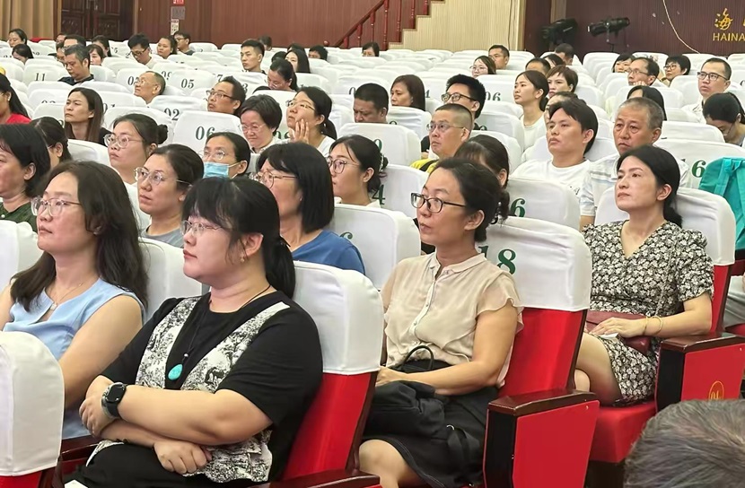 “启航新程,共筑未来”――2024年颜射
一年级新生家长培训会