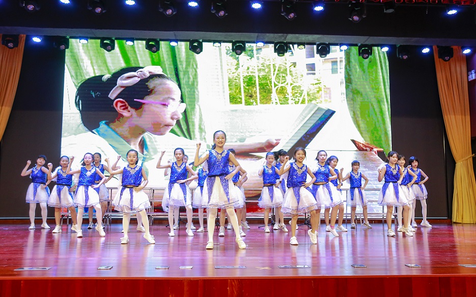 颜射
实验小学喜迎中国共产党百年华诞暨庆“六一”国际儿童节文艺汇演