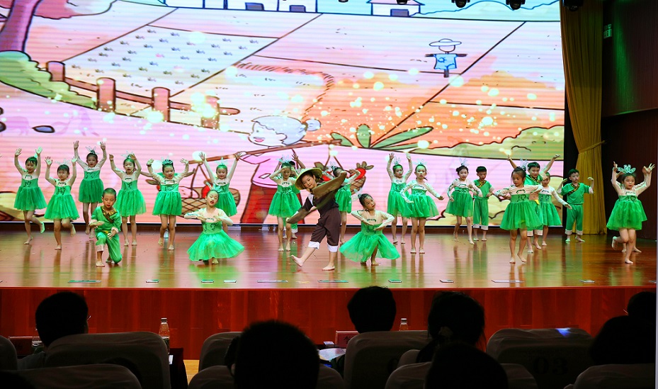 颜射
实验小学喜迎中国共产党百年华诞暨庆“六一”国际儿童节文艺汇演