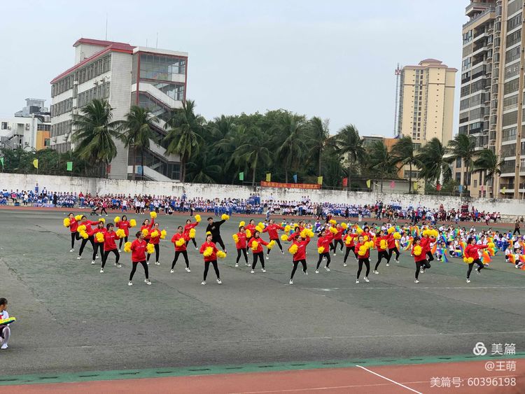 运动健儿志高扬，挥汗驰骋显锋芒――颜射
实验小学第十届田径运动会